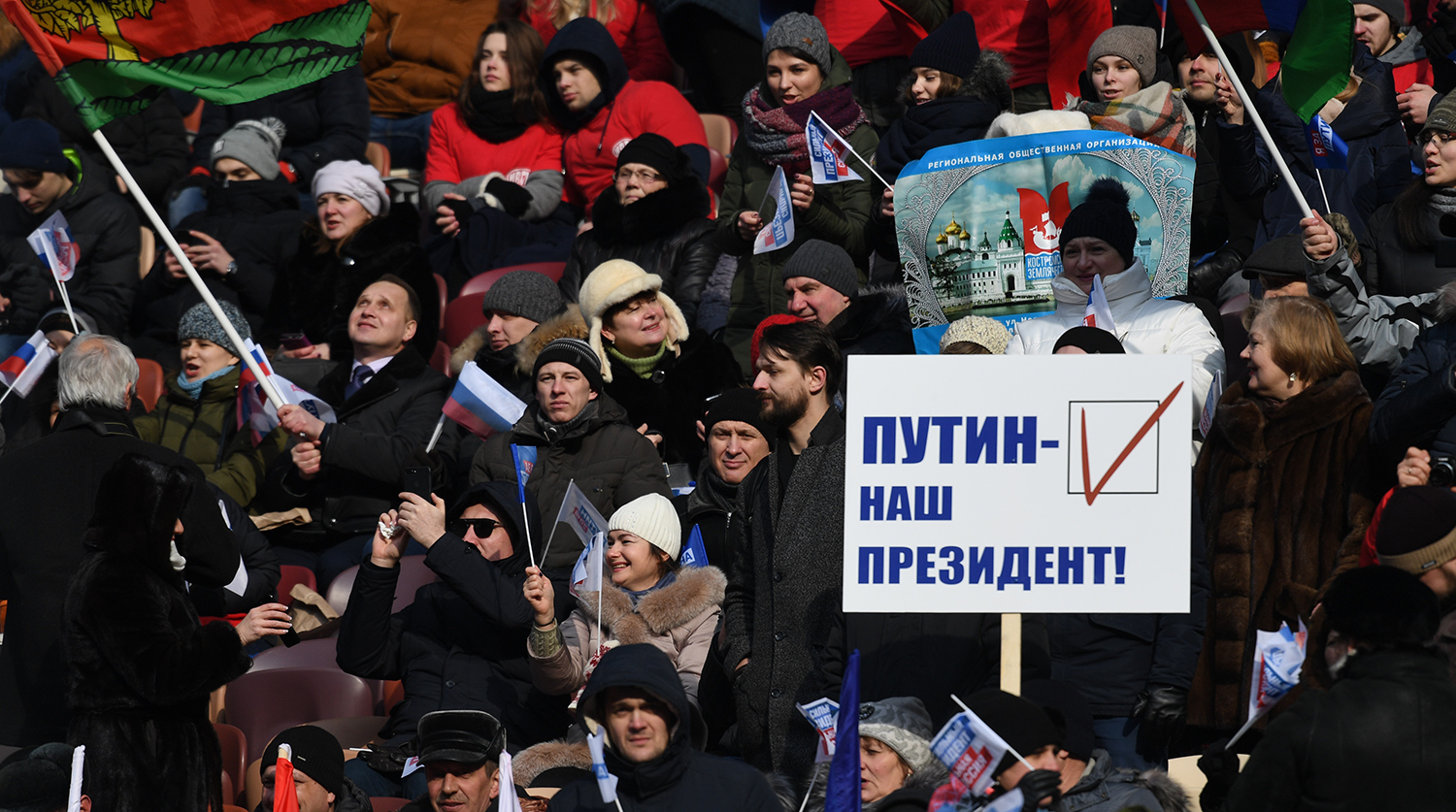 Против действующей власти. Народ в поддержку Путина. Митинг за Путина. Протесты в поддержку Путина. Митинг за поддержку Путина.